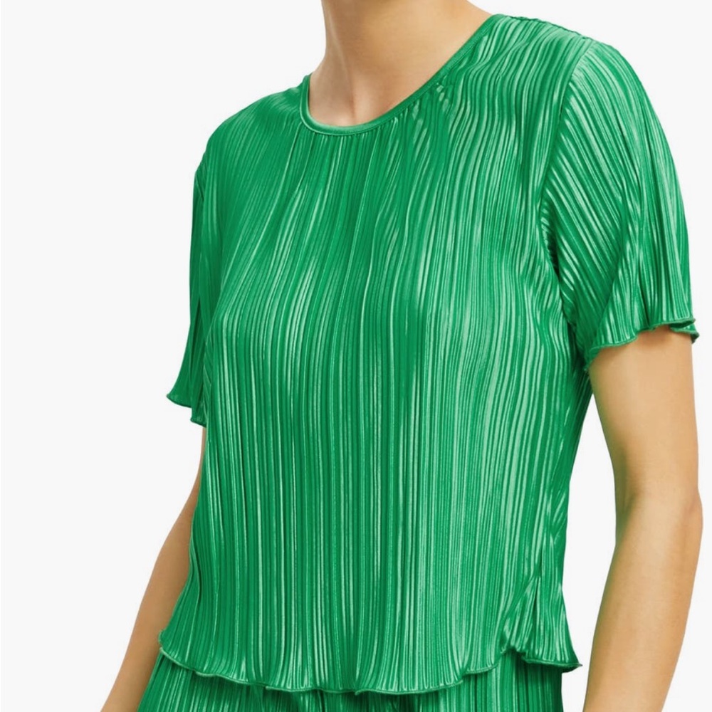 Good American Plissé T-Shirt Pleated Satin-Look Short Sleeve Blouse